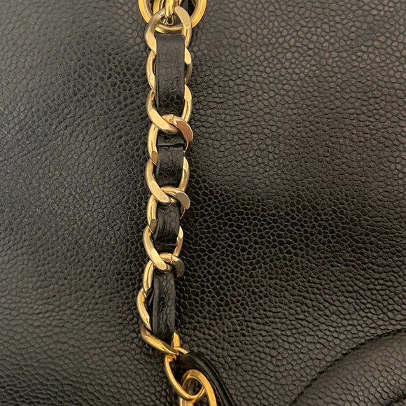 LARGE CHANEL Caviar Leather Shoulder Bag with Gold hardware - Picture 10 of 11